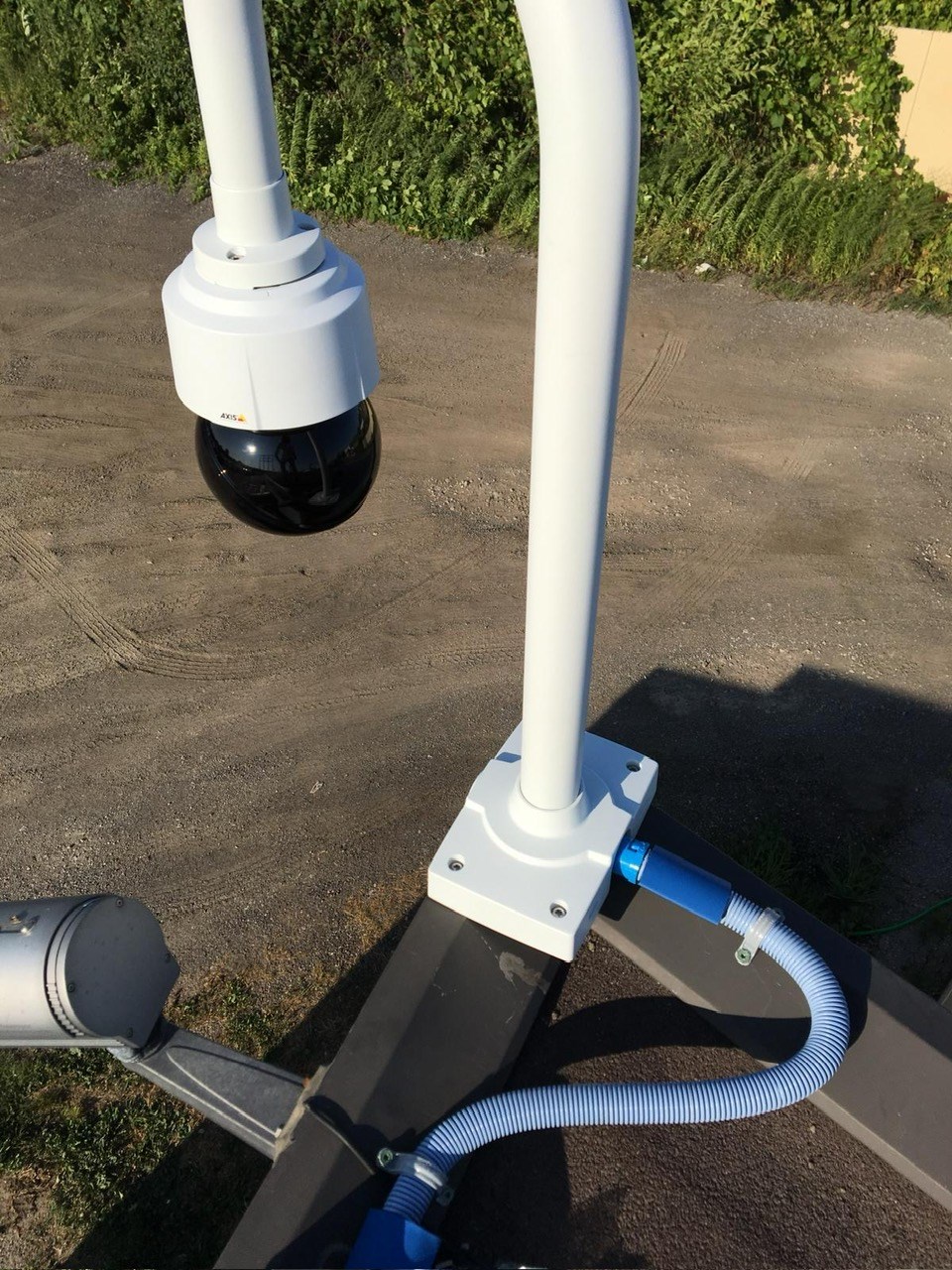 Axis PTZ exterior mount